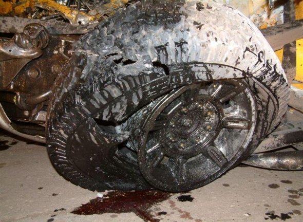 대형트럭과 사고나서 나름 선방한 험머 H2사진입니다 (혐오주의) | 인스티즈