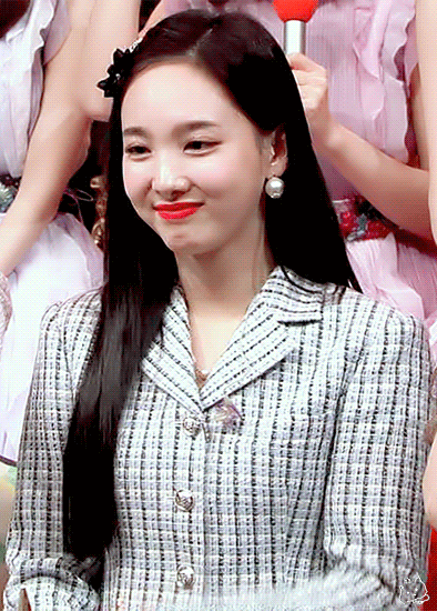 연말에 나연이 티티 하게 해버린 완쓰들 | 인스티즈