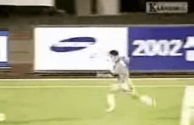 이임생이 이영표 뺨따구 갈기는 장면.gif | 인스티즈