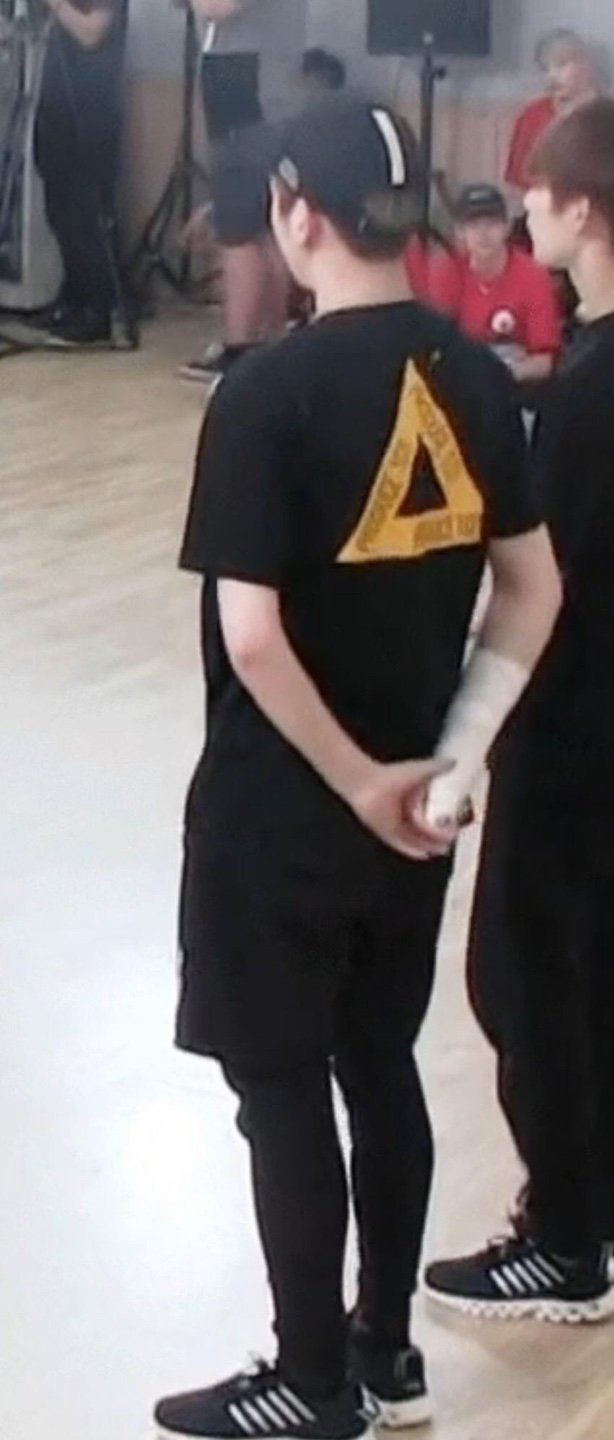 강다니엘 ë’·ì§ì§„ ìžì„¸.jpgif | ì¸ìŠ¤í‹°ì¦ˆ