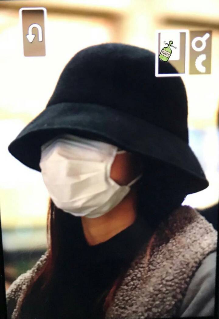 휴가받고 출국하는 트와이스 사나,미나 | 인스티즈