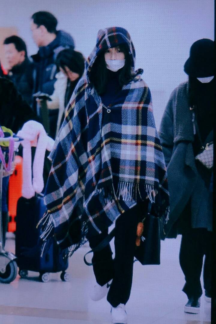 휴가받고 출국하는 트와이스 사나,미나 | 인스티즈