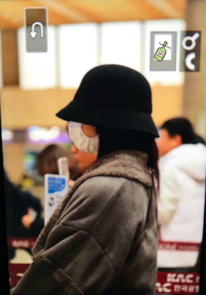 휴가받고 출국하는 트와이스 사나,미나 | 인스티즈