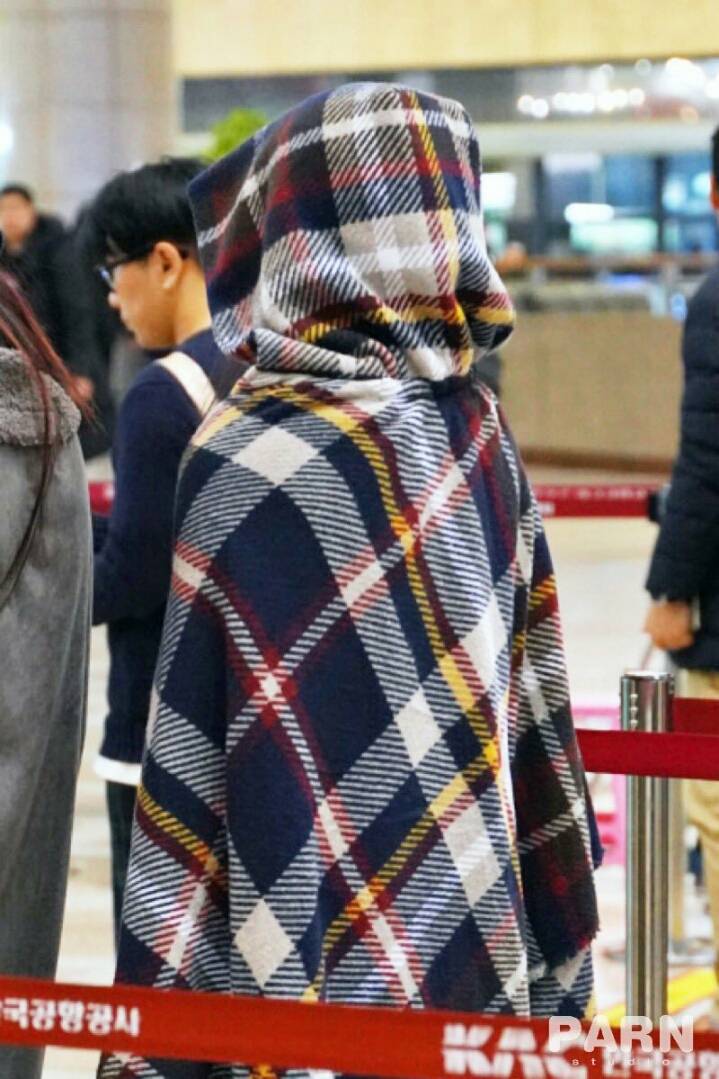 휴가받고 출국하는 트와이스 사나,미나 | 인스티즈