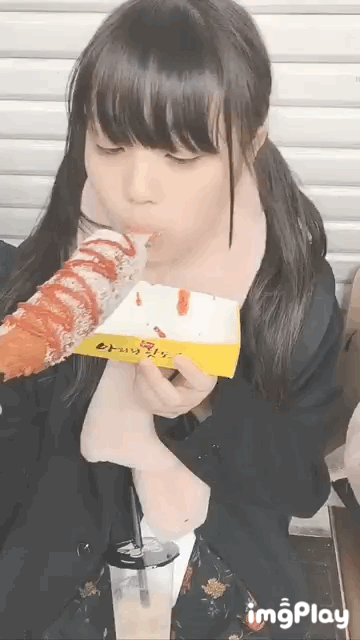 AKB48 연구생) 치즈핫도그 먹는 사토 미나미 | 인스티즈