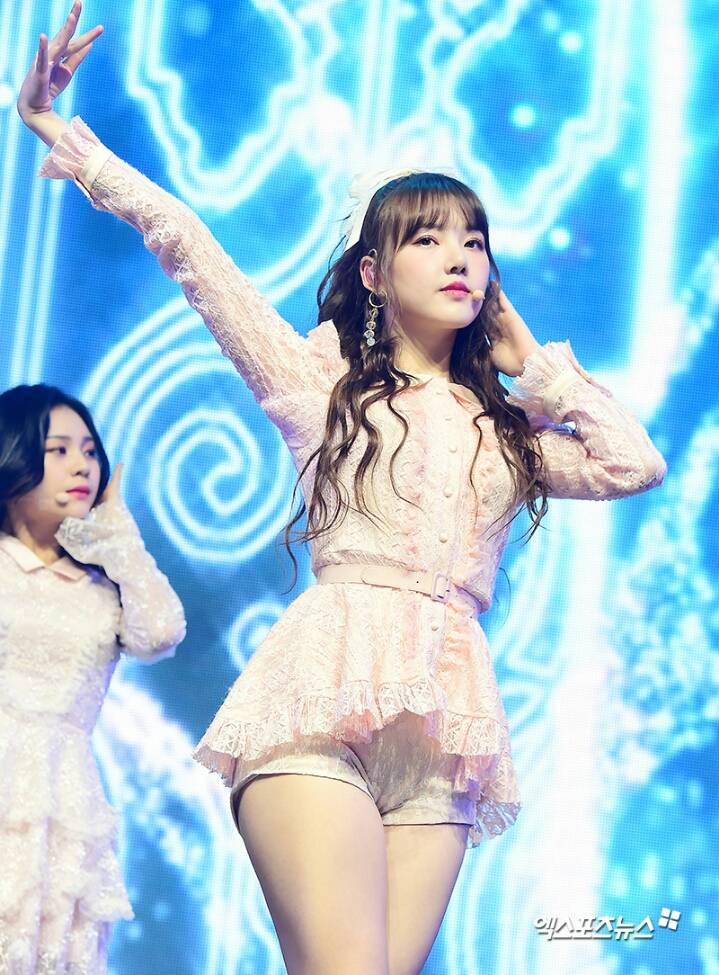 190114 여자친구 쇼케이스 현장.jpg | 인스티즈