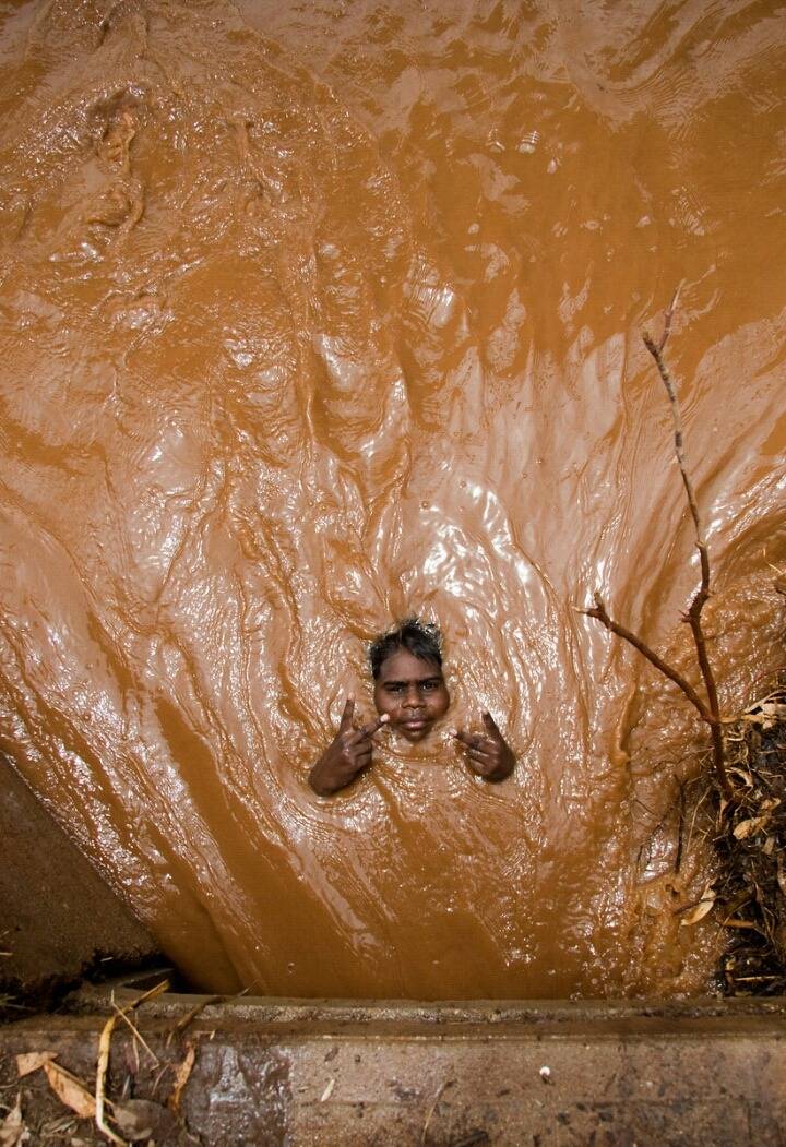 호수에 떠내려가는 상남자 jpg | 인스티즈