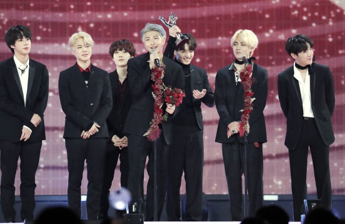 그룹 방탄소년단, 그래미 어워즈 참석 위해 미국으로 출국 | 인스티즈