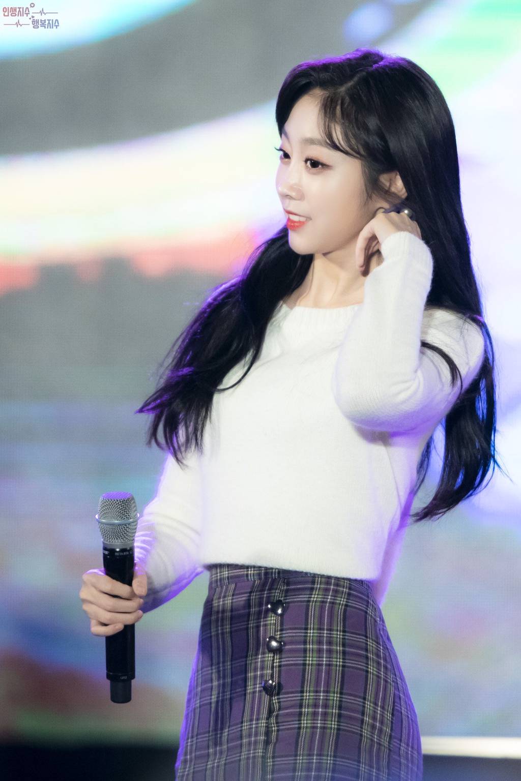 [러블리즈] 주말답지 않은 업무량에 고통받고 있어서 지수 | 인스티즈