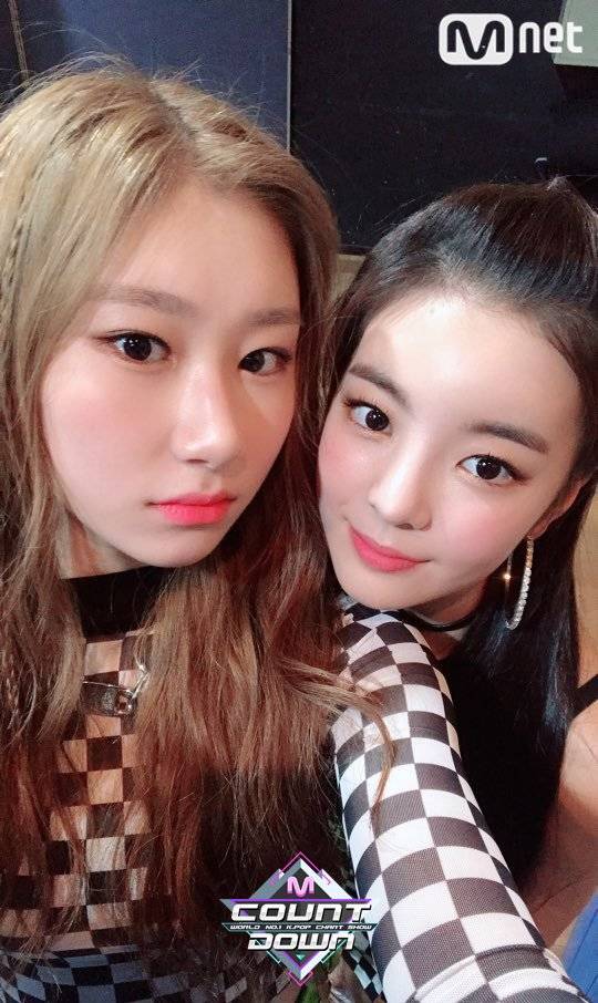 [ITZY] 엠카운트다운 대기실 셀카.jpg | 인스티즈