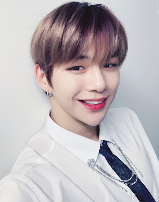 강다니엘, 아이돌차트 42주 연속 최다득표 | 인스티즈