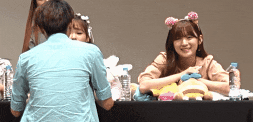 팬싸에서 팬이 넘어오지 않을 때 기다리는 다음 아이돌들은?.gif | 인스티즈