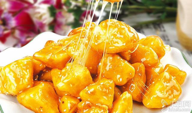 쭉쭉 늘어나는 엿가락이 특징인 중국 고구마 맛탕.jpg | 인스티즈
