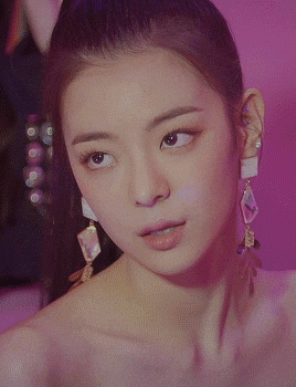 내 취향 ITZY 리아 어깨.jpgif | 인스티즈