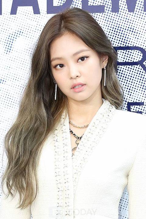 제니의 헤어스타일 중 개취로 가장 맘에드는것은? | 인스티즈