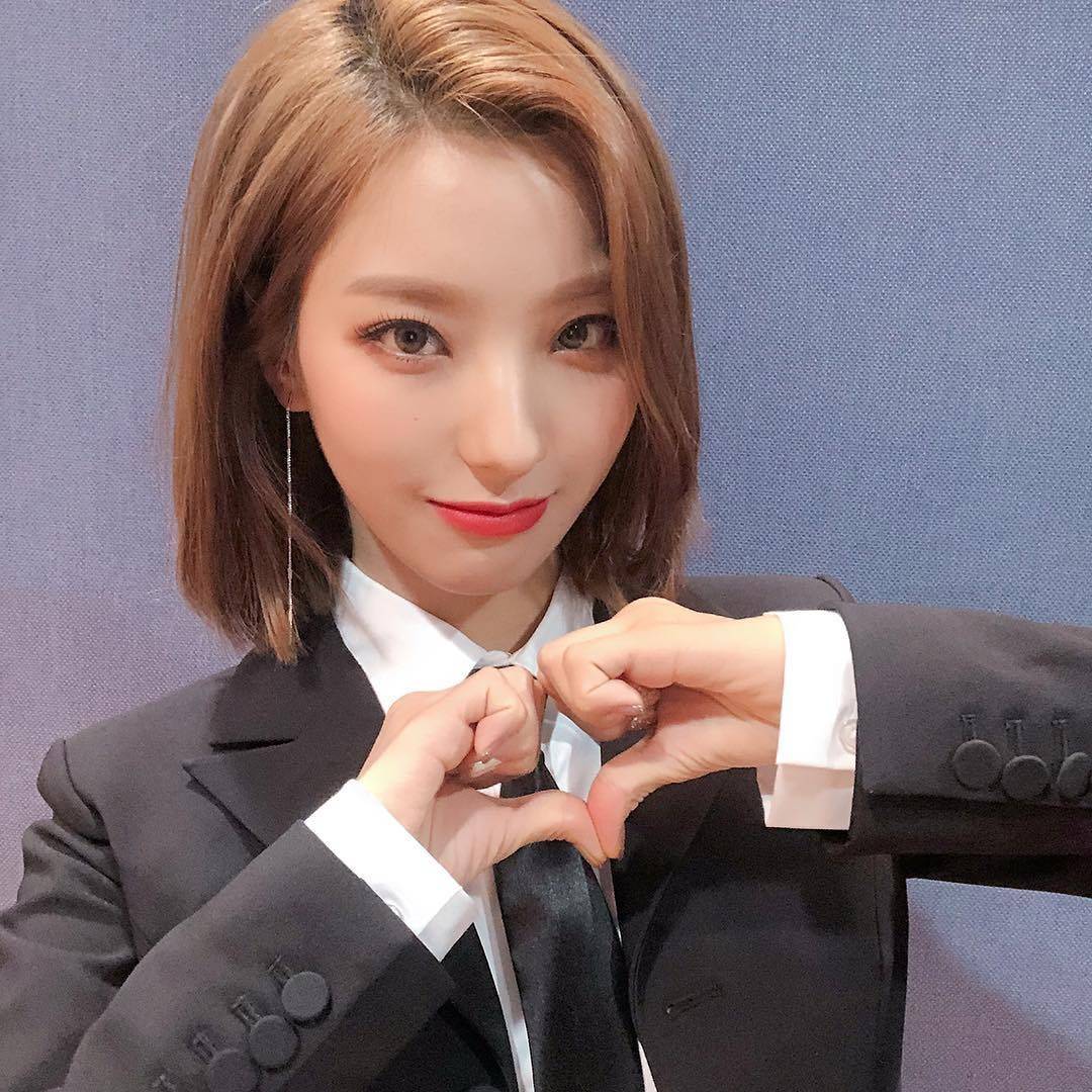 데뷔 300일 기념 프로미스나인 이새롬 | 인스티즈