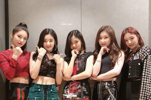 ITZY 첫 팬 사인회.jpg | 인스티즈