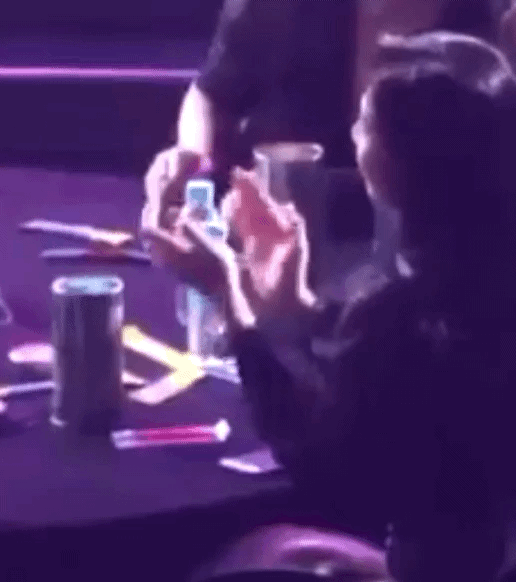 예리의 입냄새 공격에 격하게 반응하는 아이린gif (레드벨벳) | 인스티즈