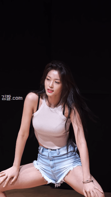 「AOA Miniskirt Seolhyun 설현 gif」的圖片搜尋結果