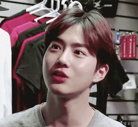 피부가 너무 하얘서 톤다운화장 빡세게 하는 엑소 수호.jpgif | 인스티즈