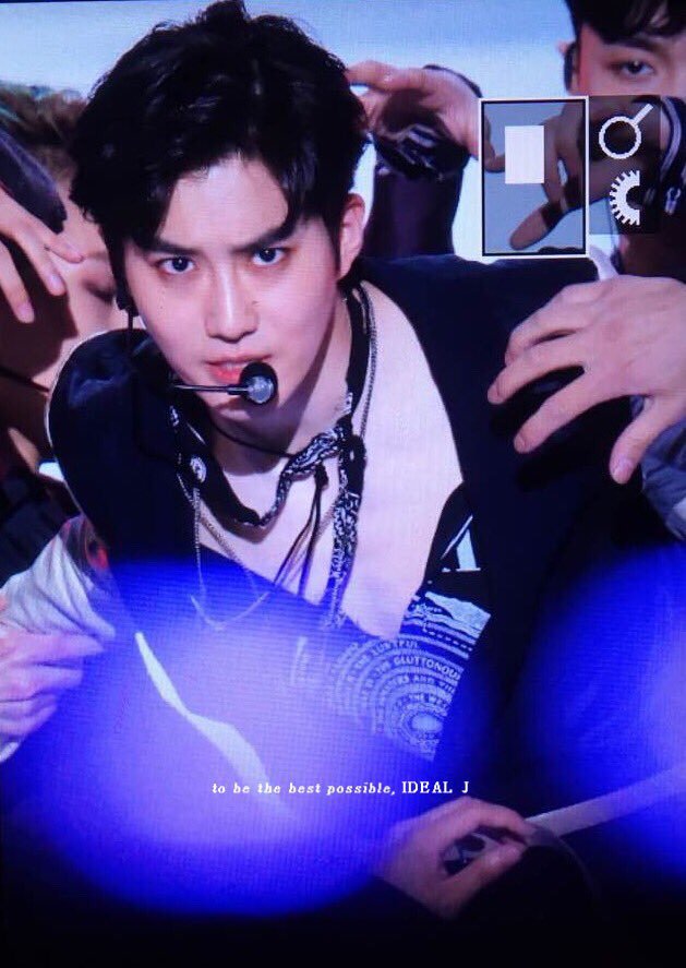 피부가 너무 하얘서 톤다운화장 빡세게 하는 엑소 수호.jpgif | 인스티즈