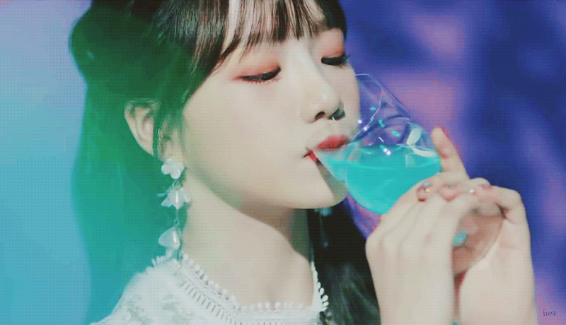 아이즈원 신곡 뮤비속 조유리(+게릴라데이트).jpgif | 인스티즈