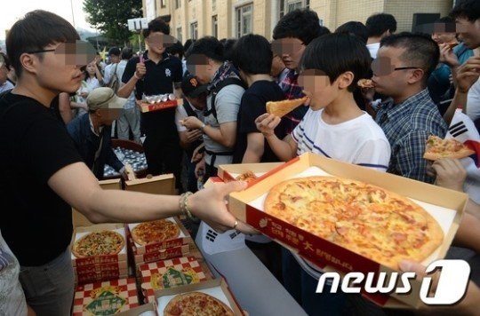 단식 하는 세월호 유가족들 앞에서 폭식투쟁하는 일베 | 인스티즈
