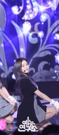 아이즈원, 꽃가루 내리는거 보는 원영이 | 인스티즈