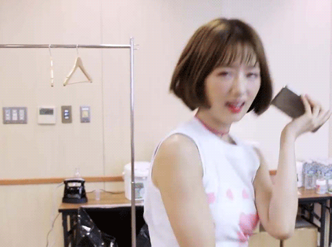 박초롱 : 쟤는 저러고 진빠져서 저녁에 조용히 있는다.gif | 인스티즈