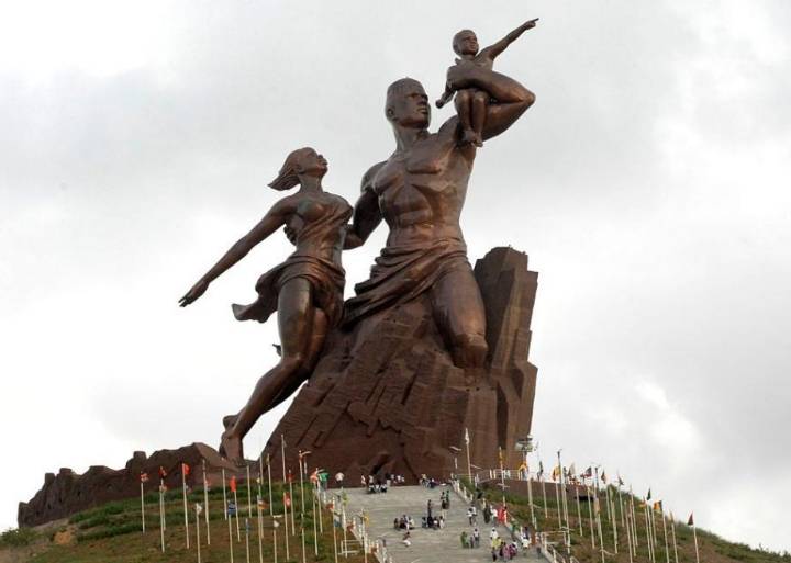 북한이 300억 받고 만든 동상 JPG | 인스티즈
