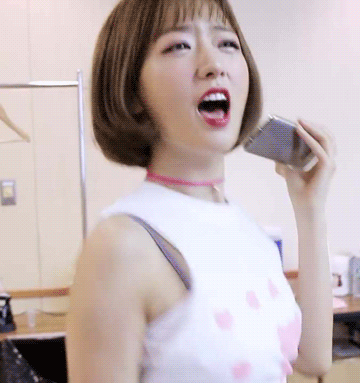 박초롱 : 쟤는 저러고 진빠져서 저녁에 조용히 있는다.gif | 인스티즈