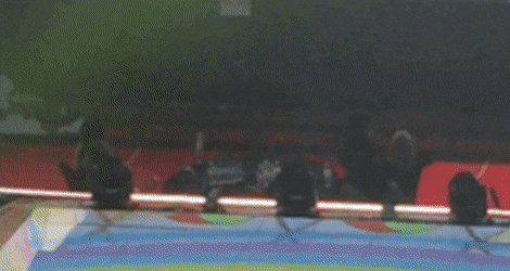 무대도중에 아이린이 다른 곳을 본 이유 .gif | 인스티즈