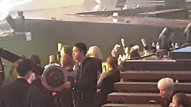 무대도중에 아이린이 다른 곳을 본 이유 .gif | 인스티즈