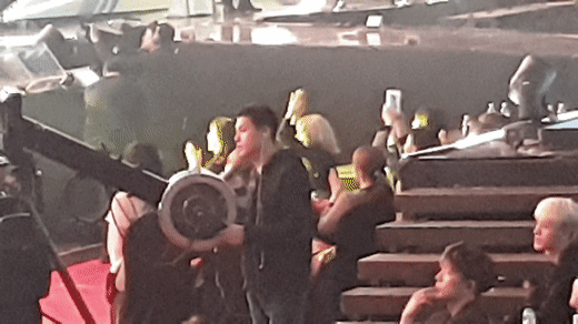 무대도중에 아이린이 다른 곳을 본 이유 .gif | 인스티즈