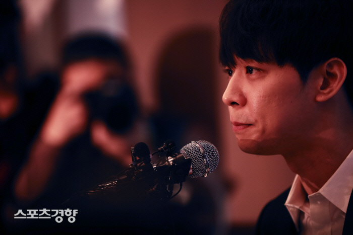 씨제스 "박유천과 전속계약 해지…연예계 은퇴할 것” | 인스티즈