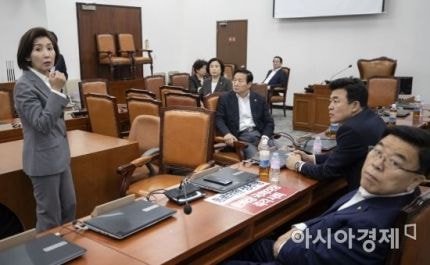 구해달라는 채이배 의원 (감금 당하는 중) | 인스티즈