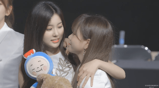 돈내고 활동해야 할 것 같은 아이즈원 | 인스티즈