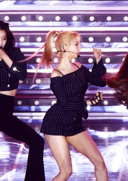 요망한 사나의 눈빛 .gif | 인스티즈