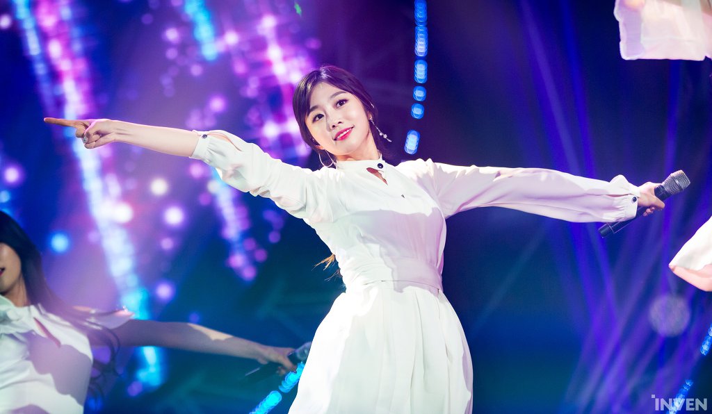 오랜만에 90년대 아련한 감성을 느끼게 해주는 윤상(원피스)+김이나 조합 (러블리즈 - 지금 이대로) | 인스티즈