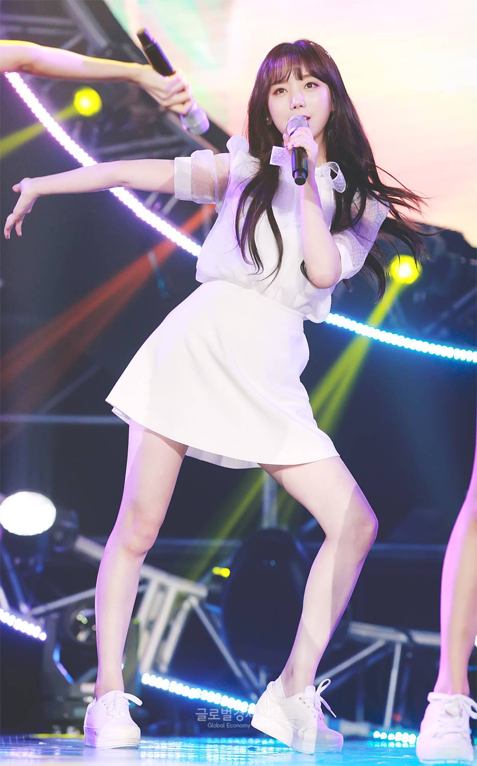 오랜만에 90년대 아련한 감성을 느끼게 해주는 윤상(원피스)+김이나 조합 (러블리즈 - 지금 이대로) | 인스티즈