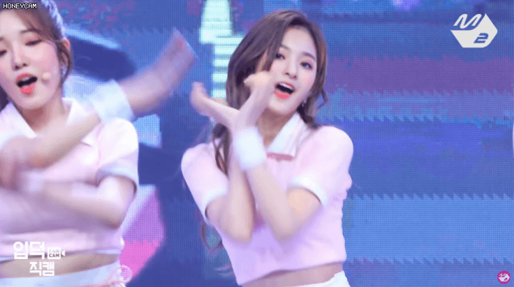 프로미스나인 이나경 '다시 만난 세계' 직캠 | 인스티즈