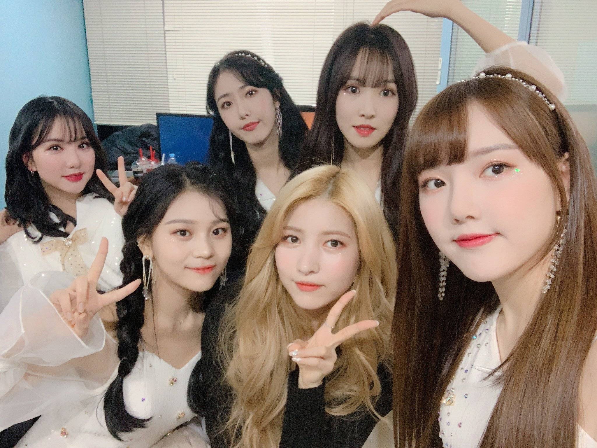 2019년 첫 여자친구 | 인스티즈