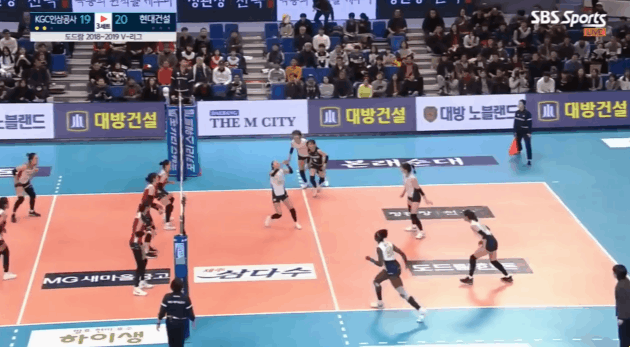 도저히 공격으로 연결할 수 없는 이다영 세터의 토스 .gif | 인스티즈