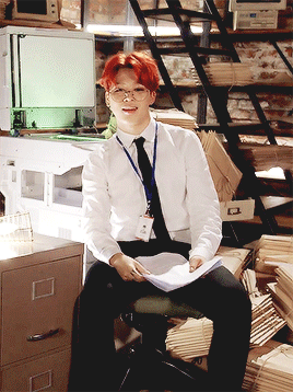 뉴스에나온 방탄 미국 로즈볼 콘서트를 보러 가고 있는 어린이 팬.gif | 인스티즈