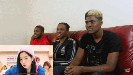 서양인들이 트와이스 LIKEY에서 보자마자 놀라는 춤.gif | 인스티즈