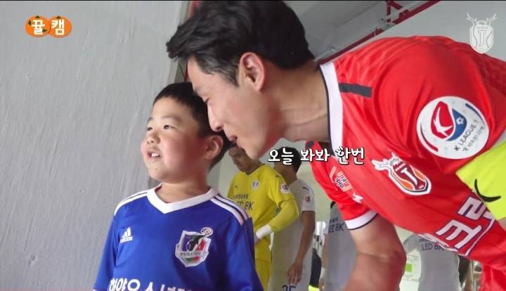 김호남을 당황시킨 꼬마팬의 극딜.jpg | 인스티즈