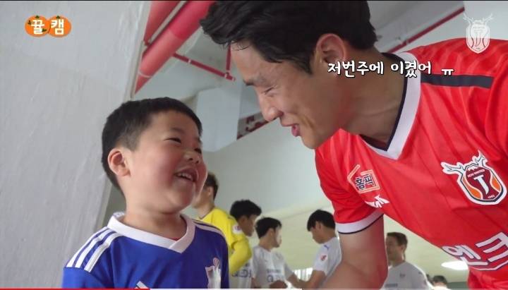 김호남을 당황시킨 꼬마팬의 극딜.jpg | 인스티즈