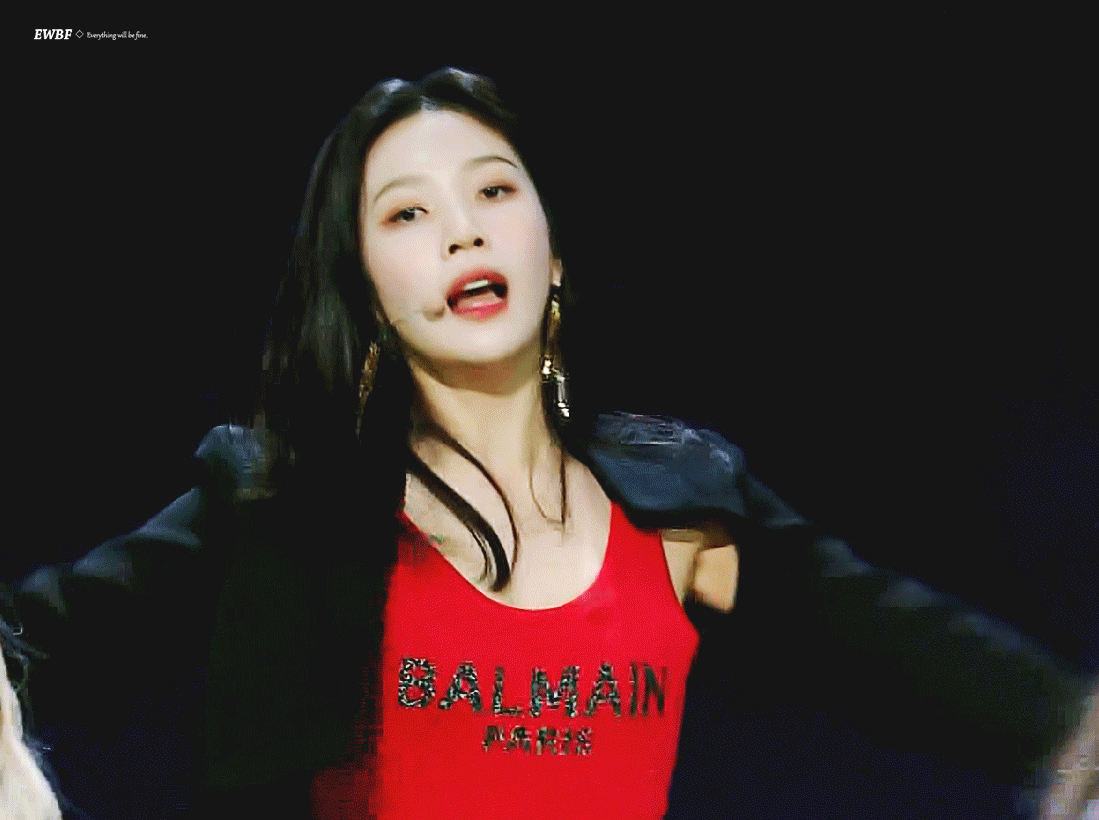 발망(BALMAIN) 드레스 입은 레드벨벳 조이 | 인스티즈