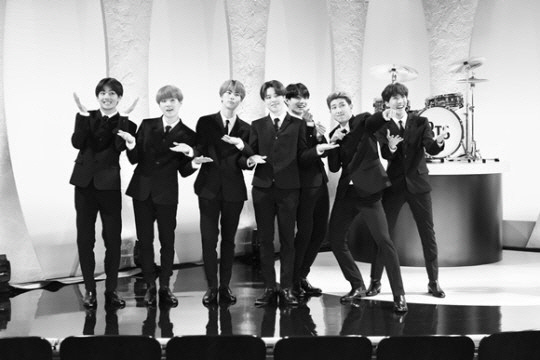 '비틀즈 재현' 방탄소년단, 美 '더 레이트 쇼 위드 스티븐 콜베어' 출연 | 인스티즈