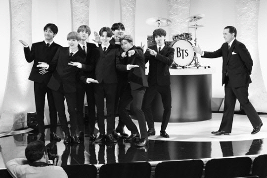 '비틀즈 재현' 방탄소년단, 美 '더 레이트 쇼 위드 스티븐 콜베어' 출연 | 인스티즈